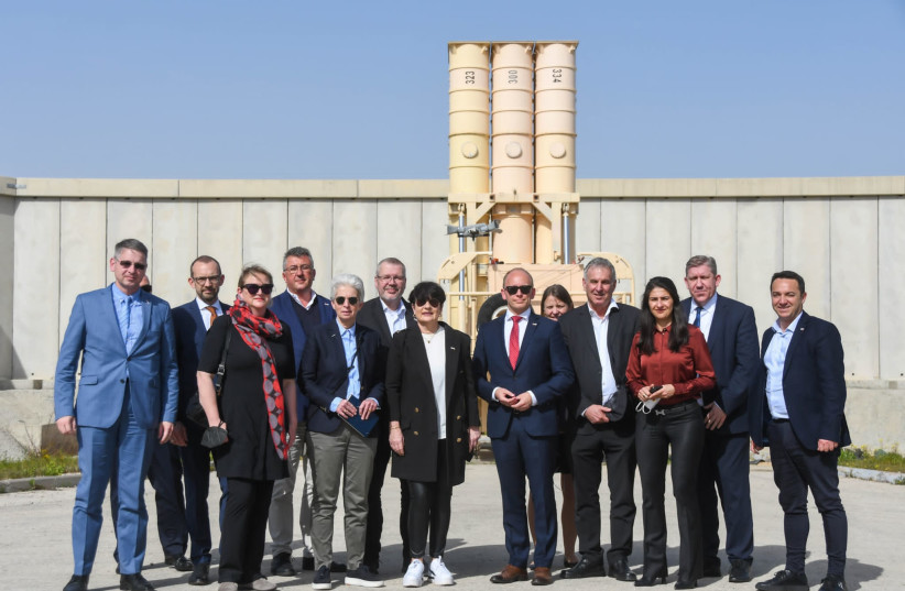 Israel e Alemanha Avançam para a Entrega do Sistema de Defesa Antimísseis Arrow em 2025